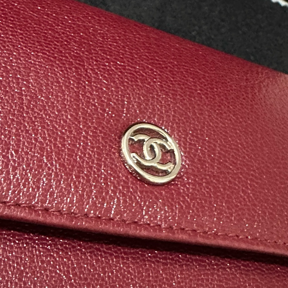 (SALE) Rare Find! CHANEL Wine Color Silver Interlocking CC Wallet - Picture 4 of 17